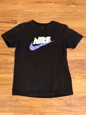 Nike The Nike Tee Black Graphic T-Shirt Youth Medium Purple Swoosh Athletic